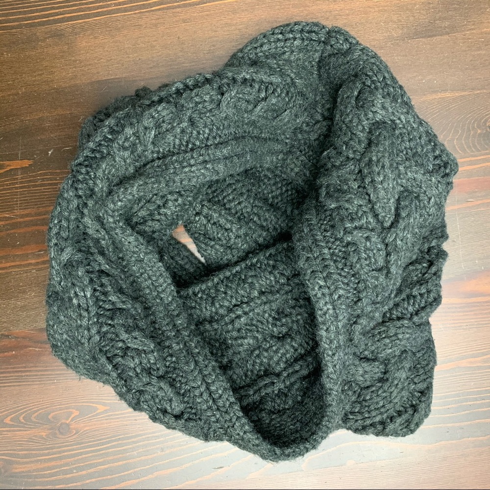 GAP Chunky cabled knit infinity cowl neck warmer